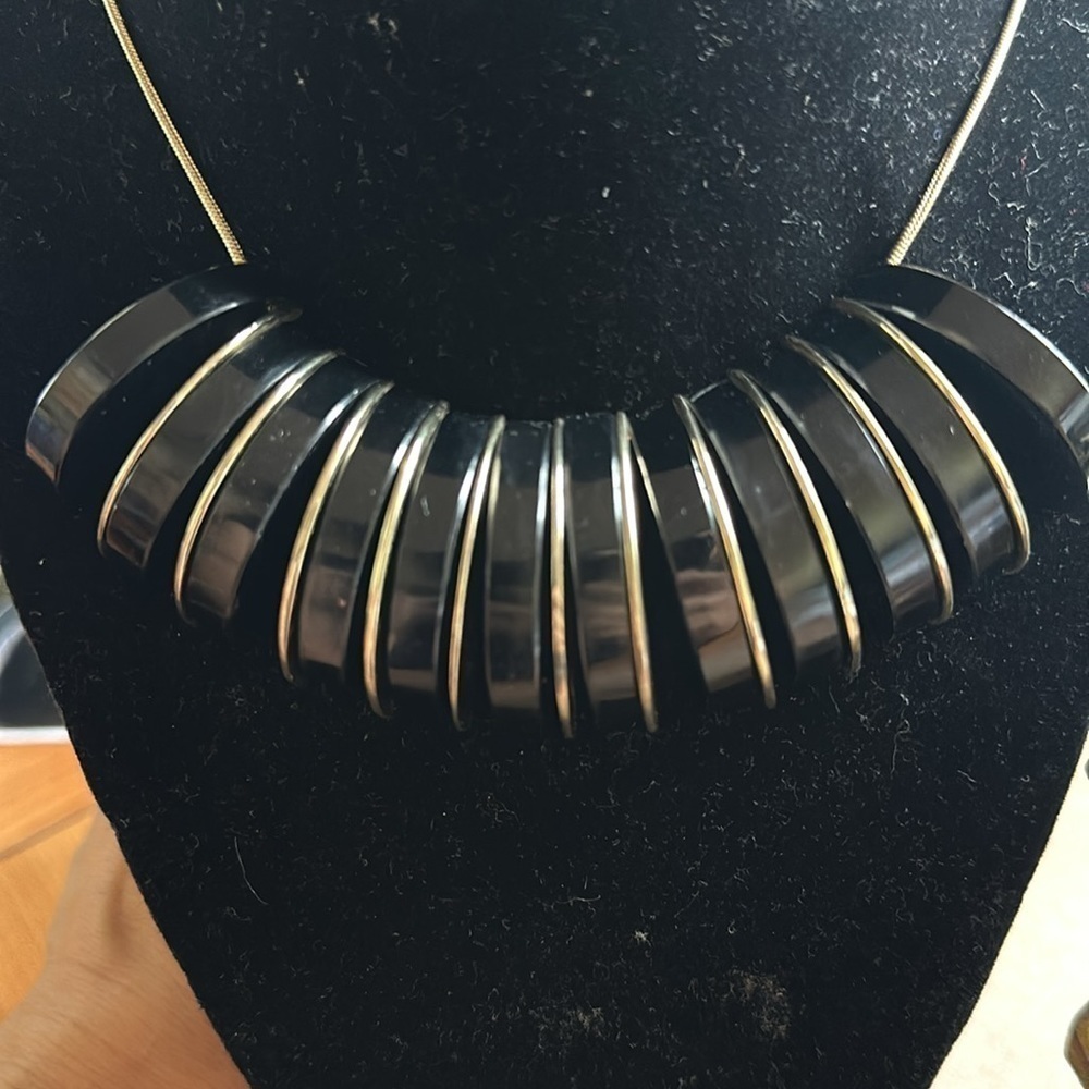 Statement Piece Adjustable Necklace Black - Picture 5 of 8